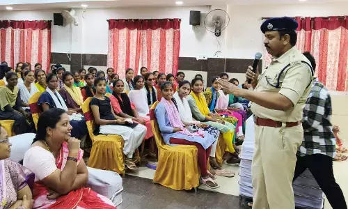 Awareness Program on Womens Safety and Cybercrime Prevention Held at Wanaparthy District Government Womens Degree College