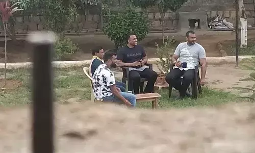 7 Prison officials suspended for giving VIP treatment to Darshan: Home Minister