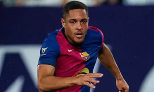 Real Betis sign Vitor Roque on loan with option to buy from Barca