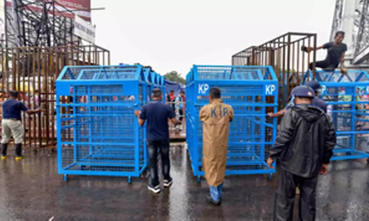 Tension on Kolkata streets as protesters break barricades en route Nabanna