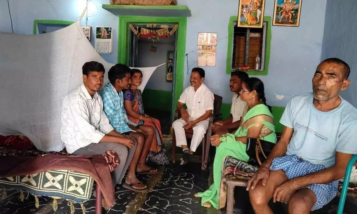 TRS Leader Nagar Doddi Venkata Ramulu Visits Thunderstorm Victims in Kuruvapalle Village,