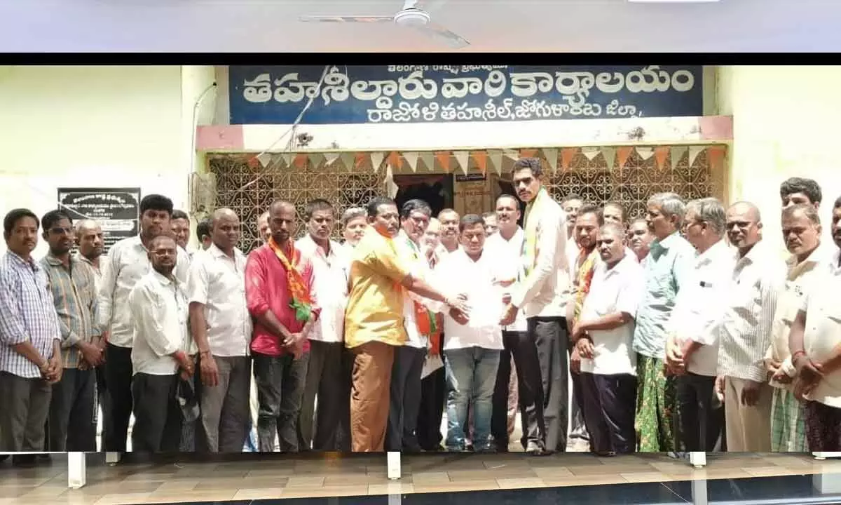 BJP District President S. Ramachandra Reddy Demands Immediate Payment of Thrift Fund Arrears for Weavers