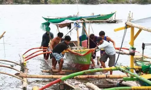 10 missing after two boats sink in Philippines