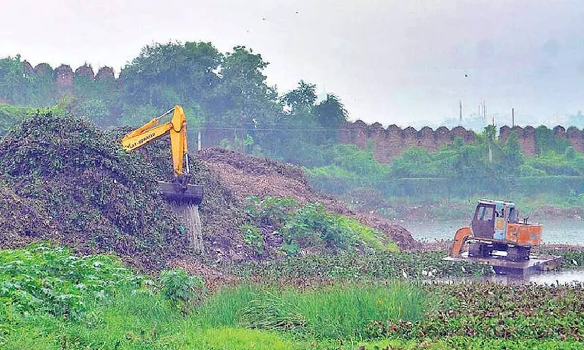 City’s Shah Hatim Lake dying a slow death with loads of debris