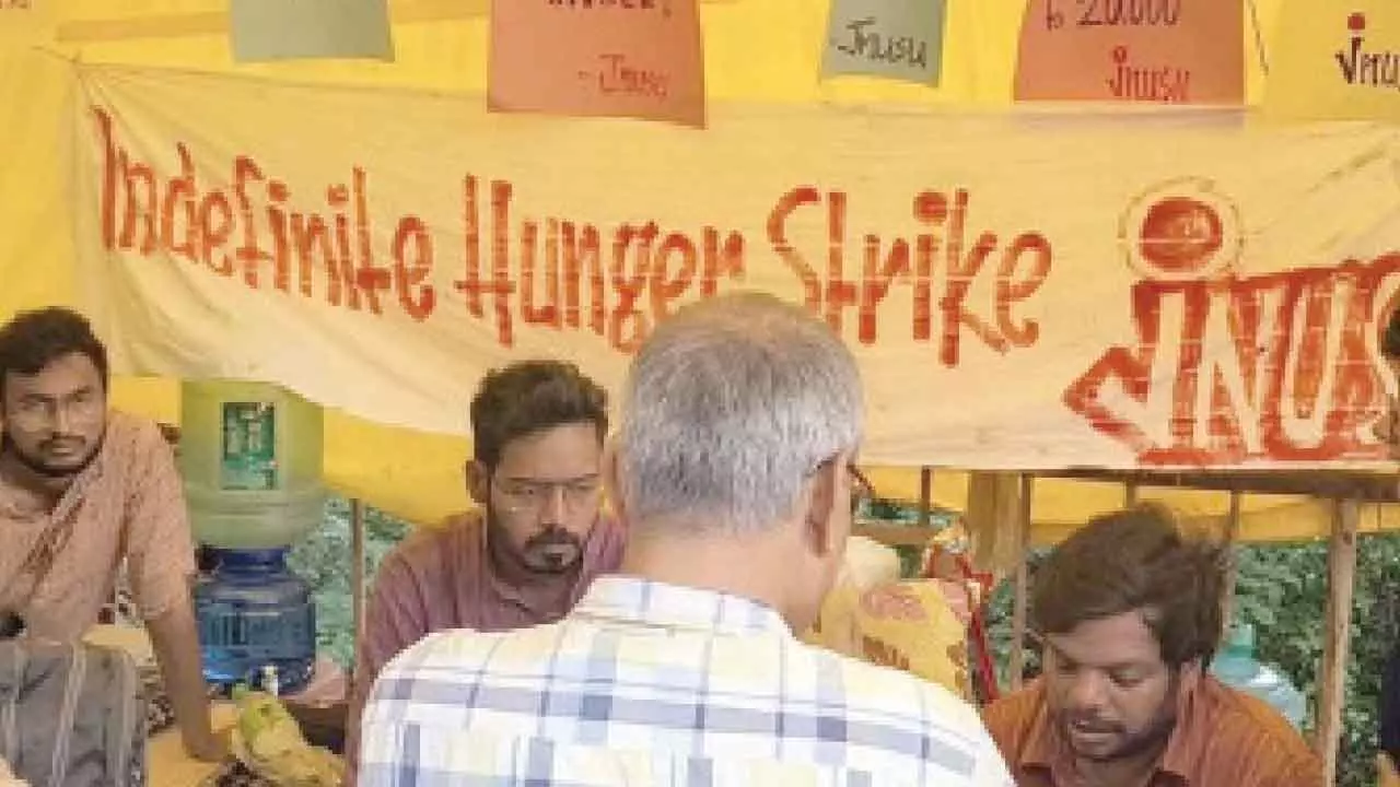 JNUSU ends hunger strike after 17 days