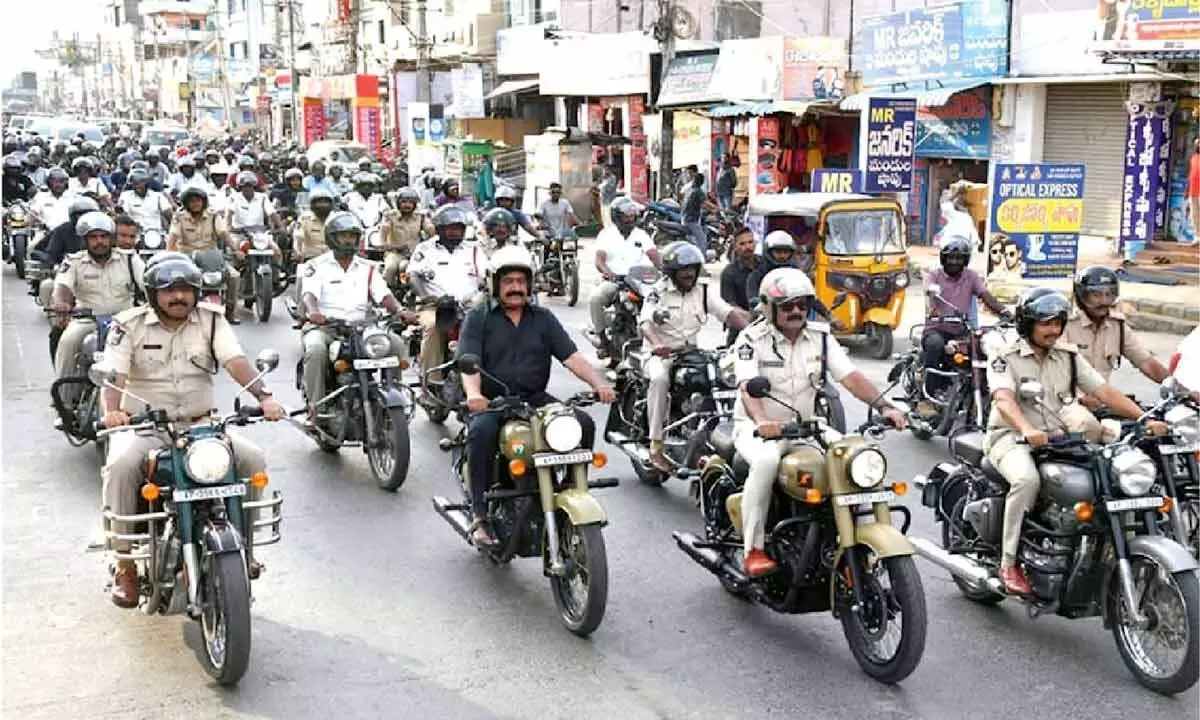 Actor Raghu Babu joins SP to create road safety awareness