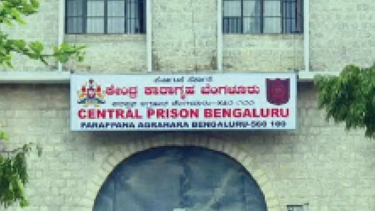 CCB waited for half an hour in front of central prison before the raid