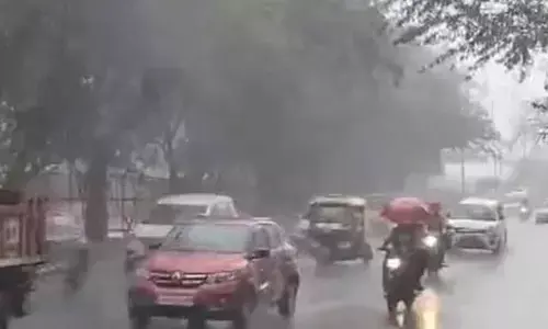 Rain lashes parts of Delhi