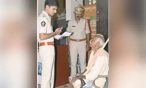 Theft of hens: Aged man meets SP as SHO fails to register case