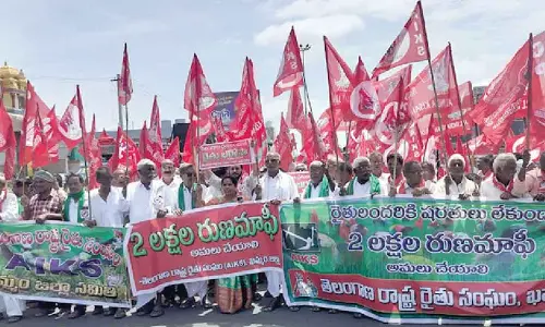 Farmers stage massive protest over delay in loan waiver