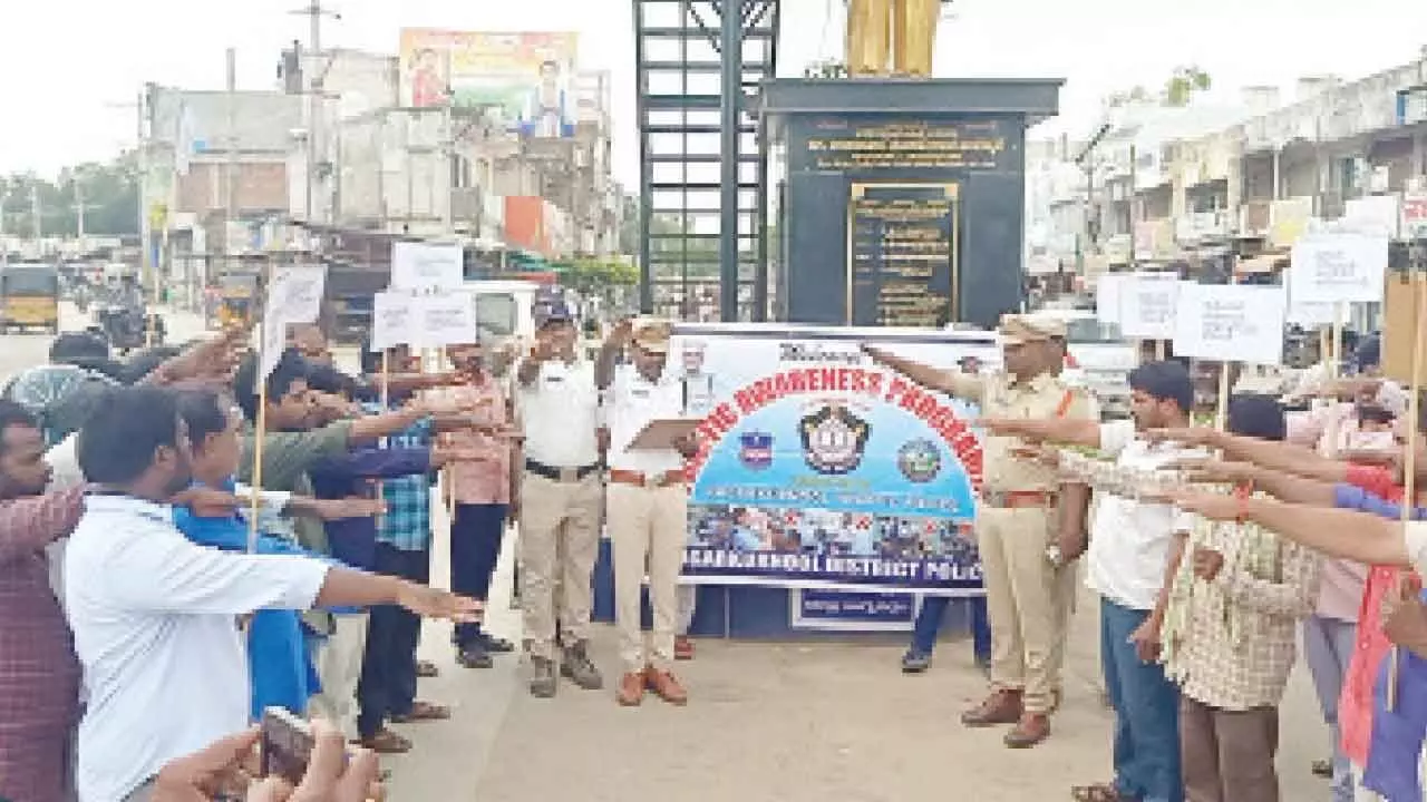 Nagarkurnool: Cops clamp down on traffic violations