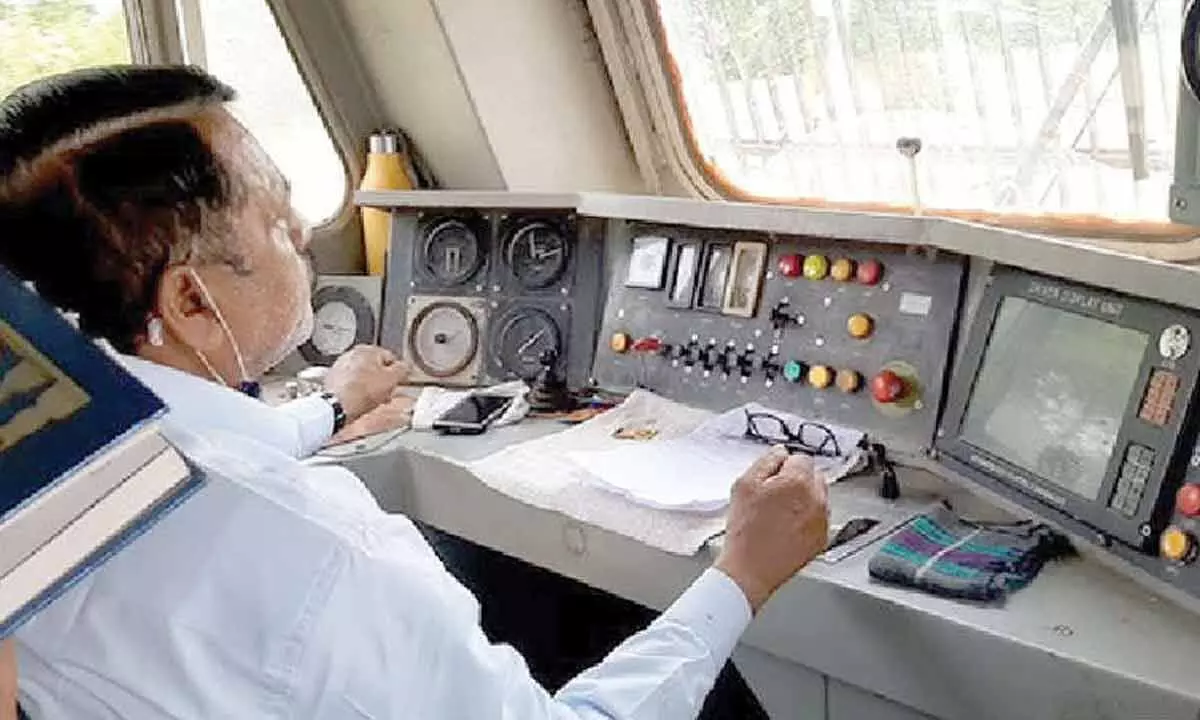 Panel to take steps for improving train controllers’ working