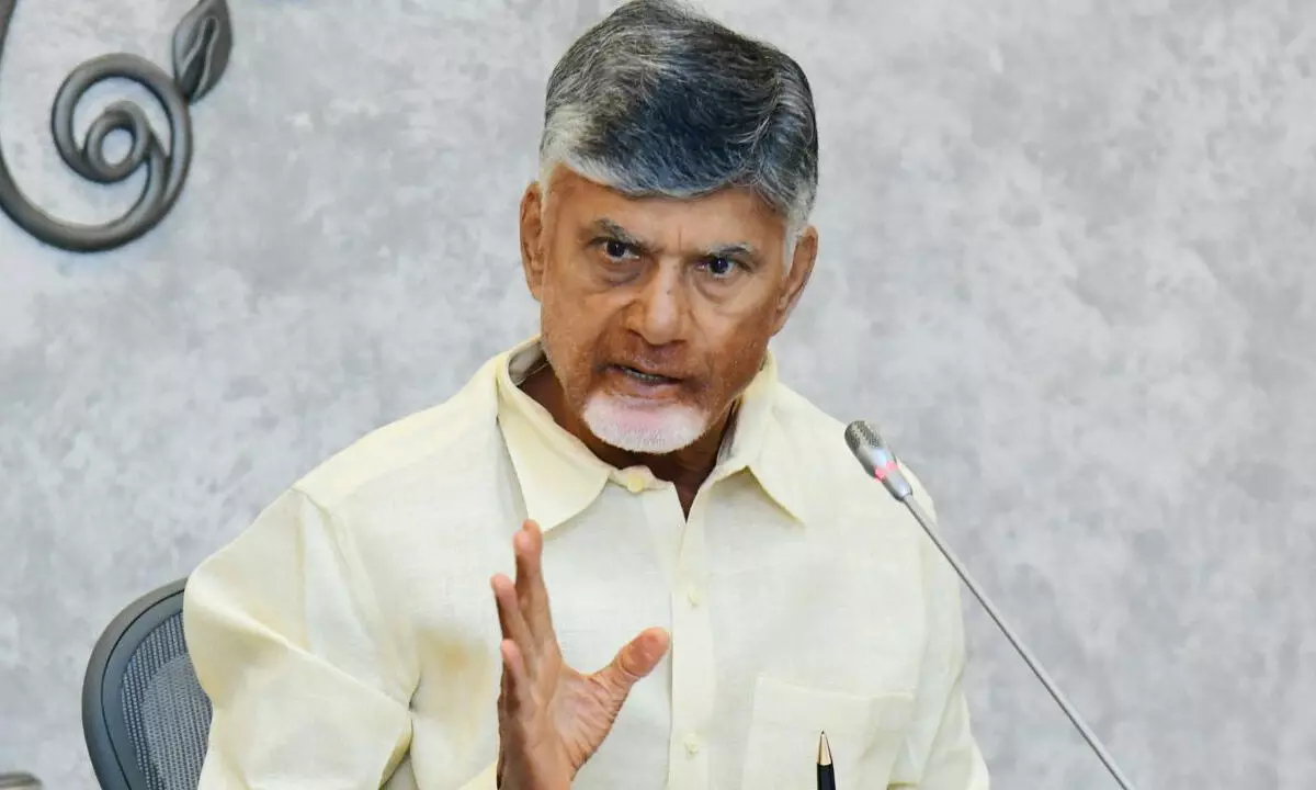 Chandrababu reviews on CRDA, directs officials to complete CRDA office in 90 days