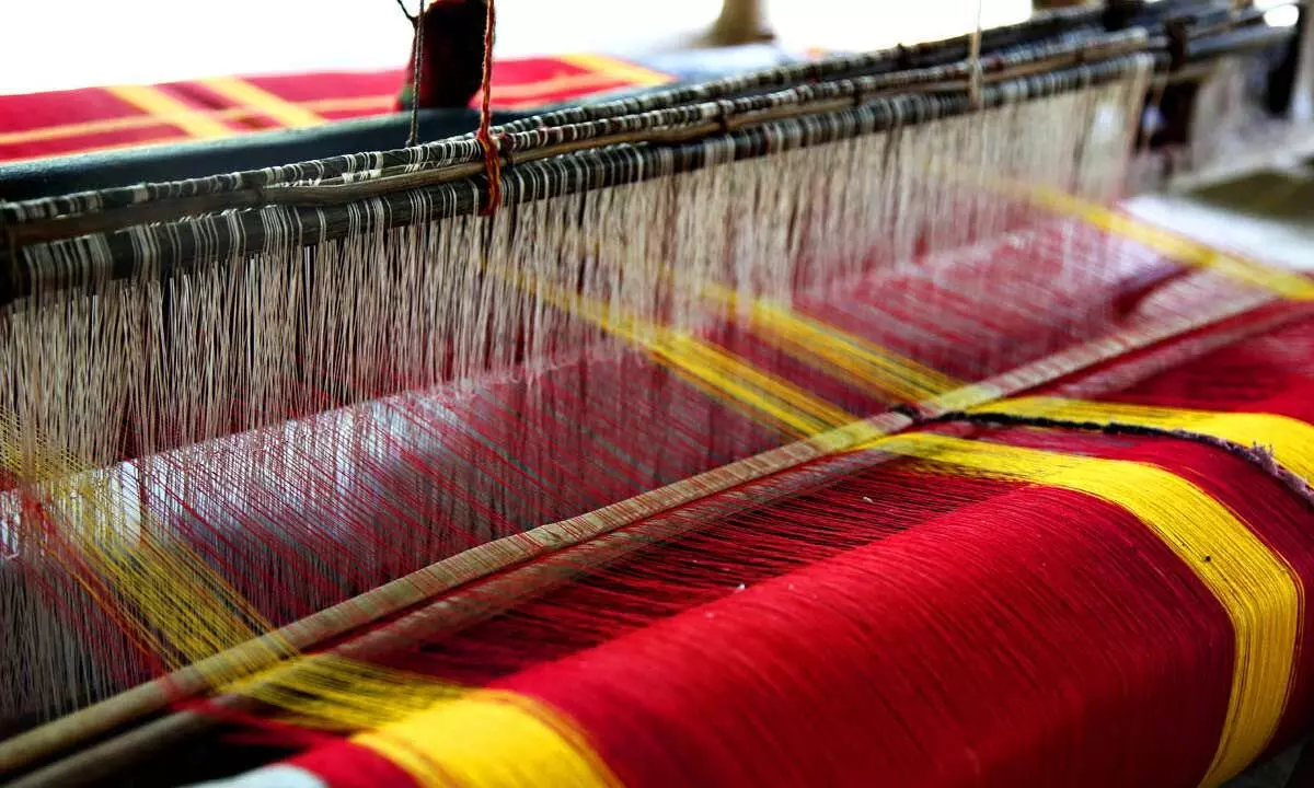 AP minister Savitha assures support to handloom weaver, says taking steps for sale in e-commerce