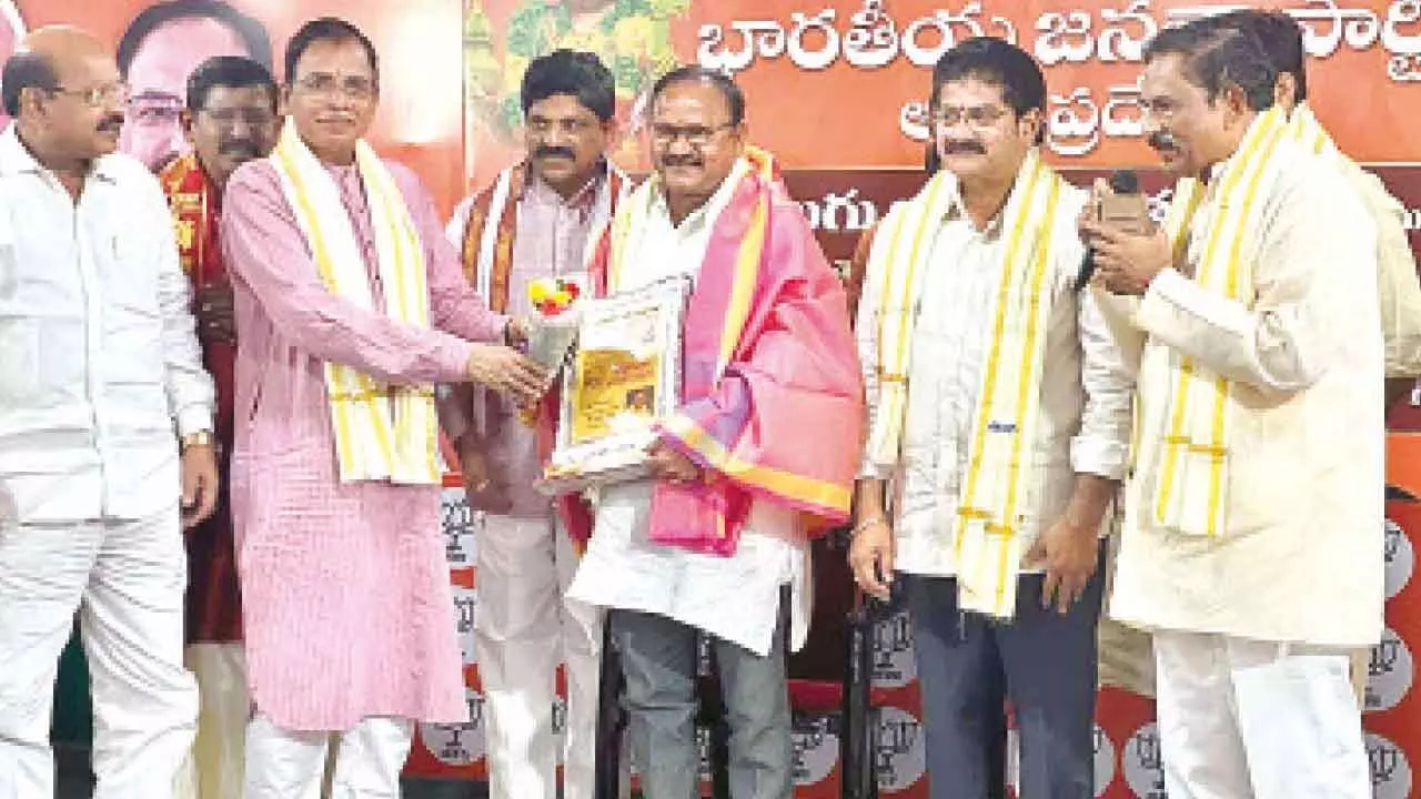 Gidugu award to Bhaviri Ravi