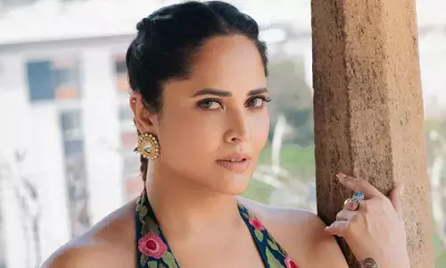 Anasuya dazzles in blue