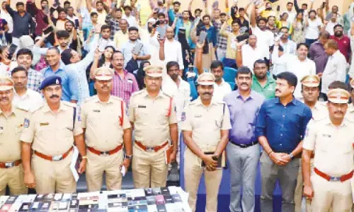 Cyberabad police hand over 570 lost phones to owners