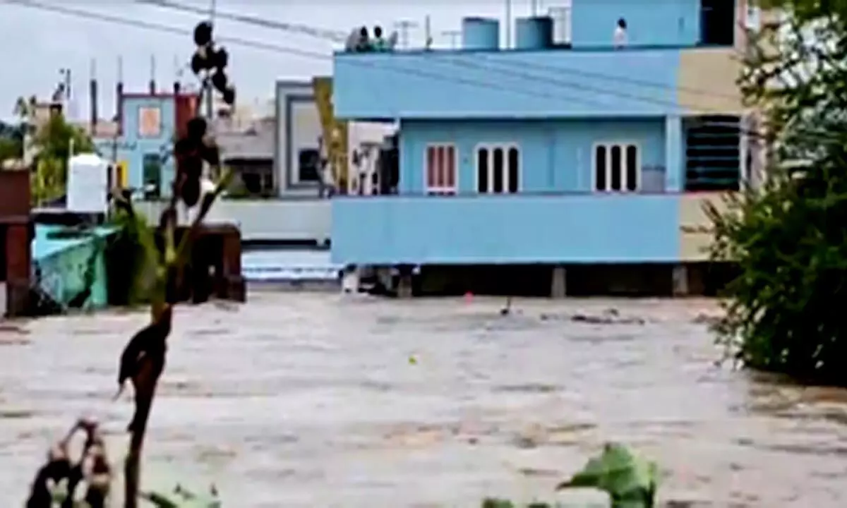 Nine killed in Telangana floods, choppers to Khammam for rescue