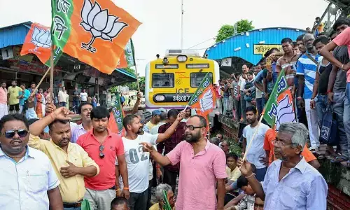 Protests Erupt In Kolkata Over Trainee Doctors Murder: TMC And BJP Rally Amidst Growing Tensions