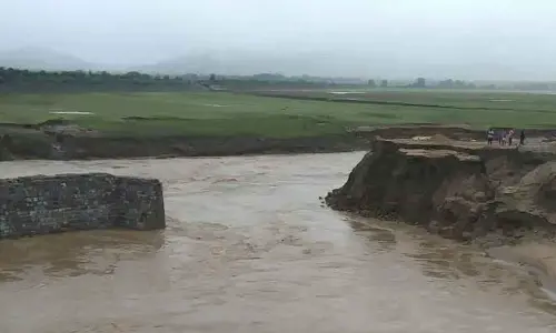 Sitarama project main canal suffers a breach, Peddavagu ring bund washed away