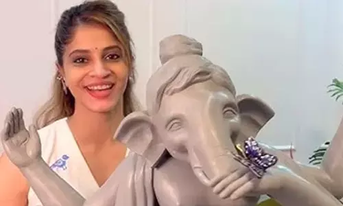 ‘Guddan’ fame actress Shweta Mahadik sculpts adorable   Ganpati statue at home