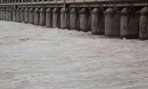 Major Accident at Prakasam Barrage as Boats Crash into Gates