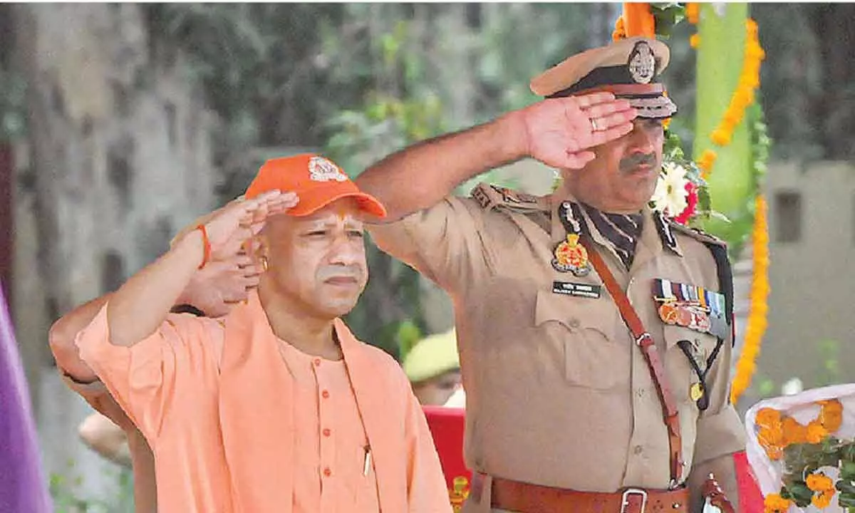 Yogi urges cops to be tech-savvy