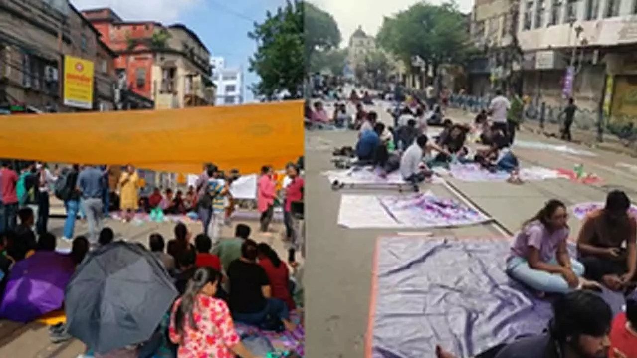 RG Kar issue: After nightlong protest, junior doctors continue sit-in near Kolkata Police HQs