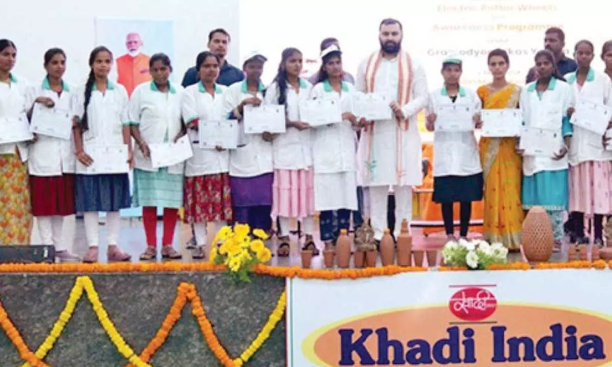 KVIC Chairman distributes electric potter wheels as part of Gramodyog Vikas Yojana