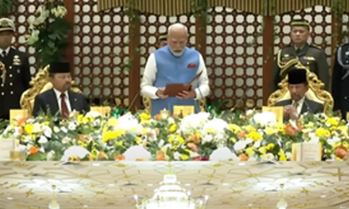 PM Modi holds delegation-level talks with Sultan of Brunei, later departs for Singapore