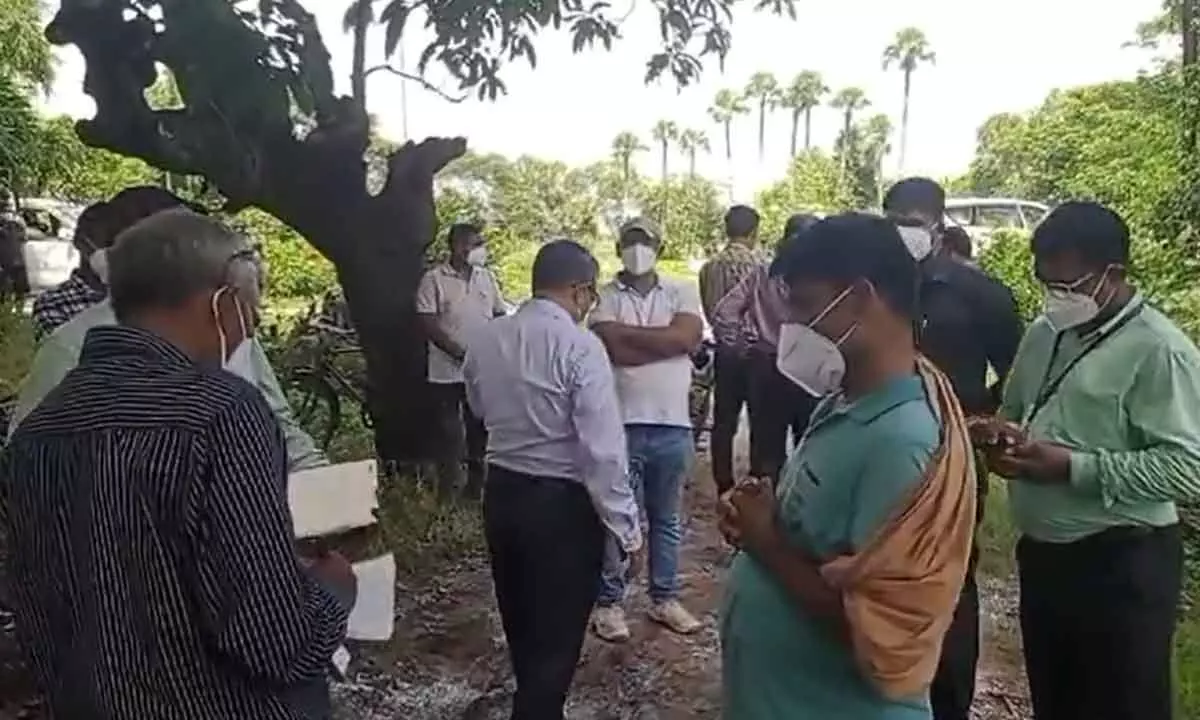 Central team visits bird flu-hit areas in Puri dist