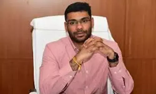 VMRDA Commissioner pays field-level visit