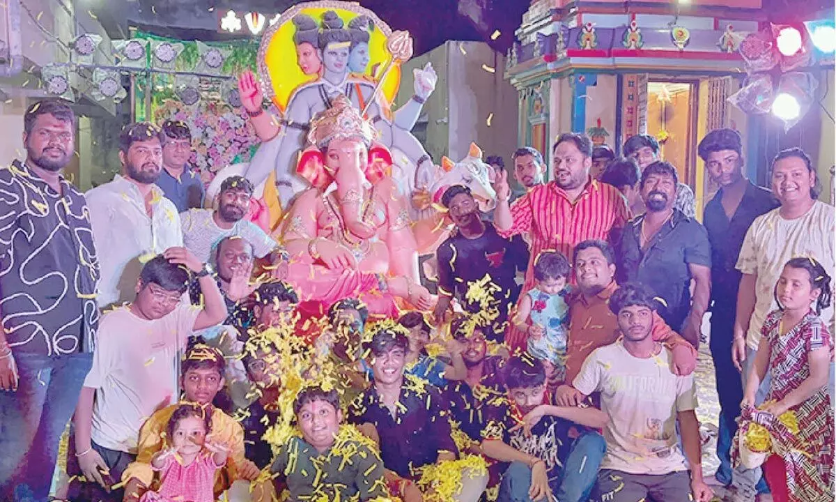 Ganesh begins to arrive in aagaman yatras across city