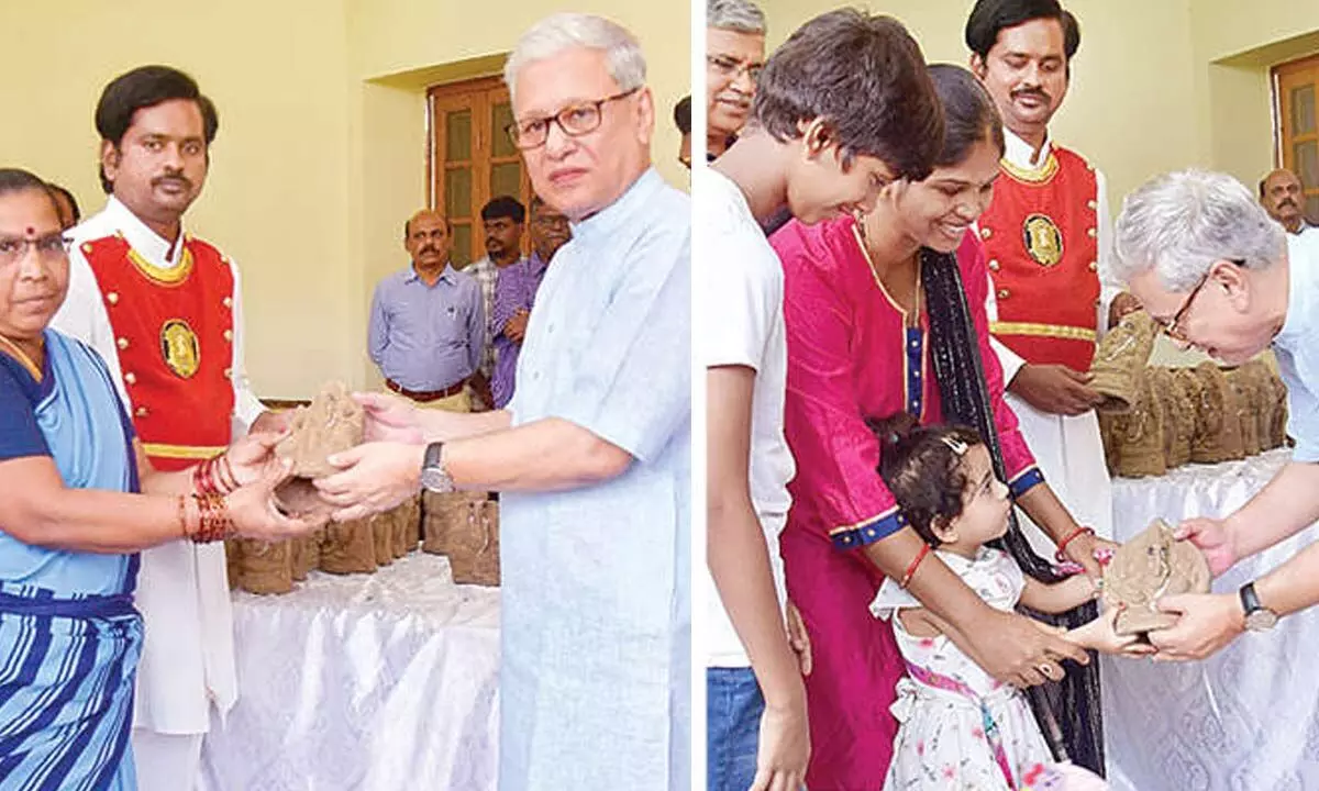 Guv distributes clay Ganesh idols to Raj Bhavan staff