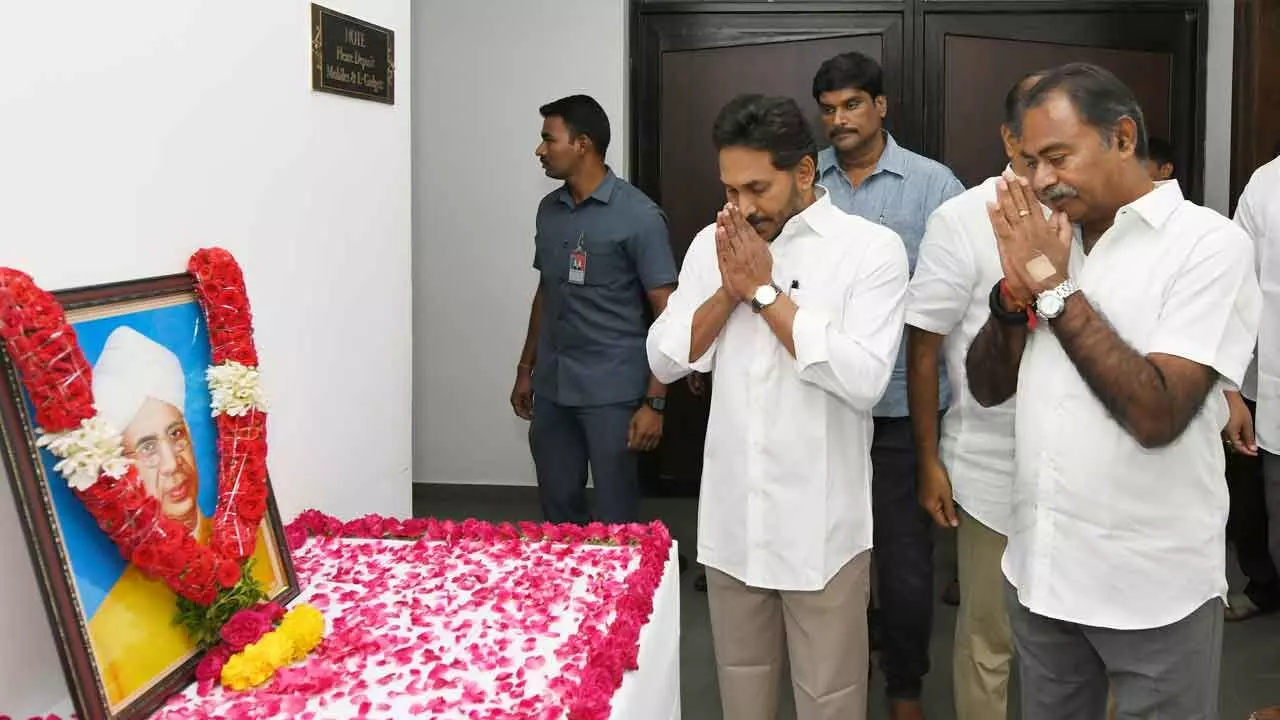 Jagan pays tributes to Radhakrishnan