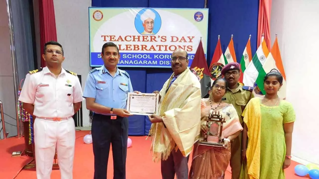 Grandhi Kamaraju Memorial Award winnerDrKJayaprakash being felicitated by principal Sastri