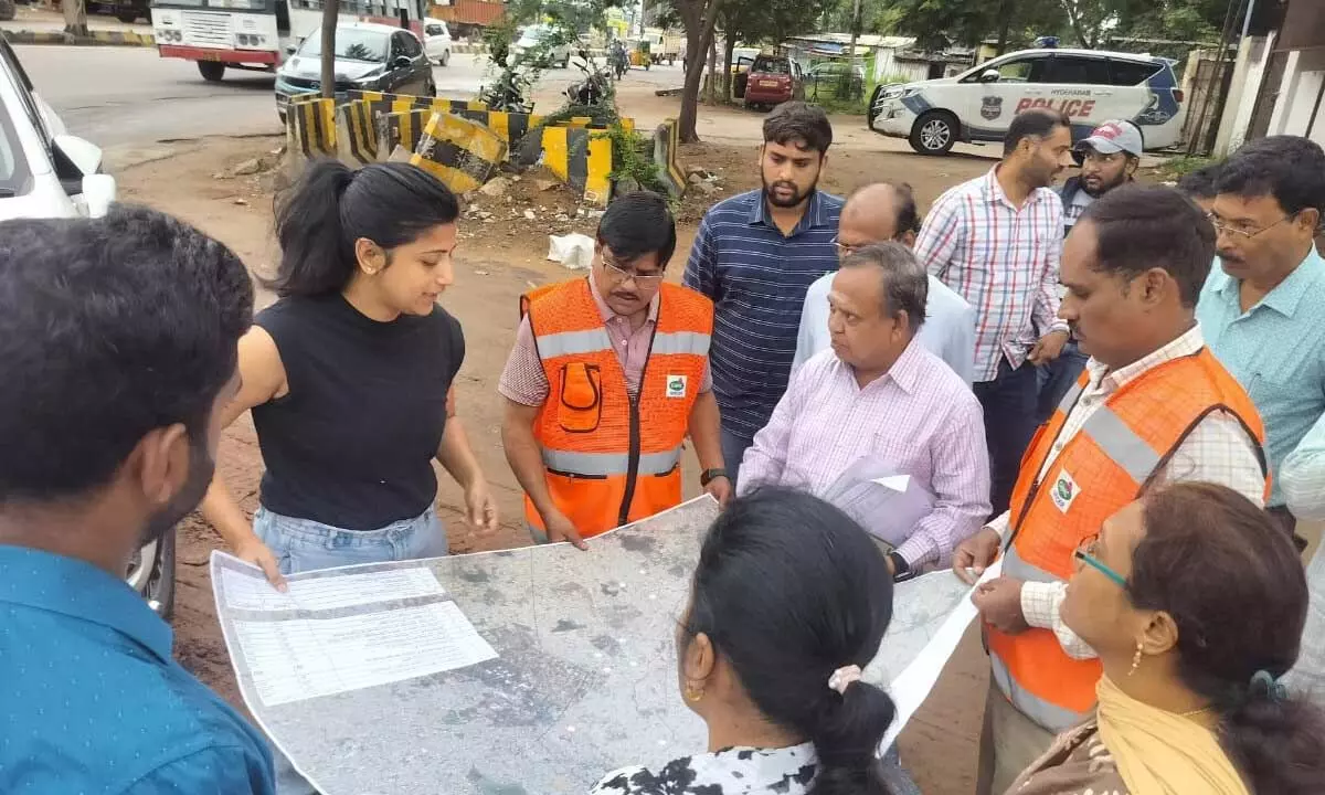 GHMC Comm. reviews infra works in Old City