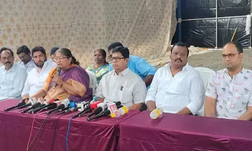 Rajamahendravaram Ganesh Utsav Committee representatives Jakkampudi Vijaya Lakshmi and Challa Sankara Rao speaking at a media conference in Rajamahendravaram on Thursday