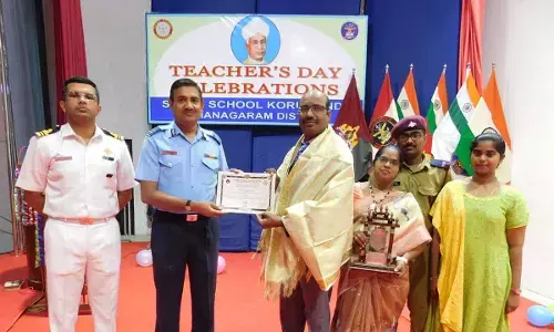 Grandhi Kamaraju Memorial Award winnerDrKJayaprakash being felicitated by principal Sastri