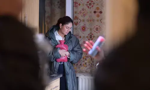 Kareenashares her ‘Hot Bag’ secret for shooting in different climate conditions