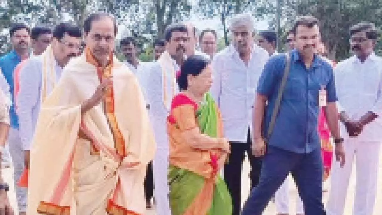 KCR performs maha yagam at farmhouse