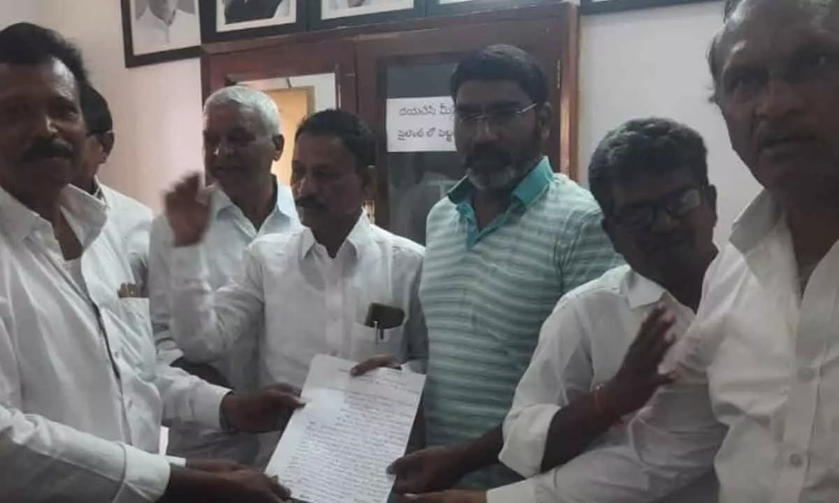 All-Party Committee Submits Memorandum to Sampath Kumar on Aiza Development Works.