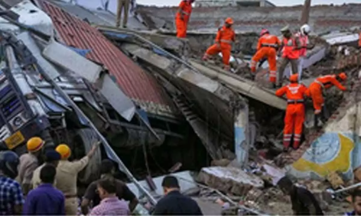 Lucknow building collapse: Death toll climbs to 8, 3 more bodies recovered