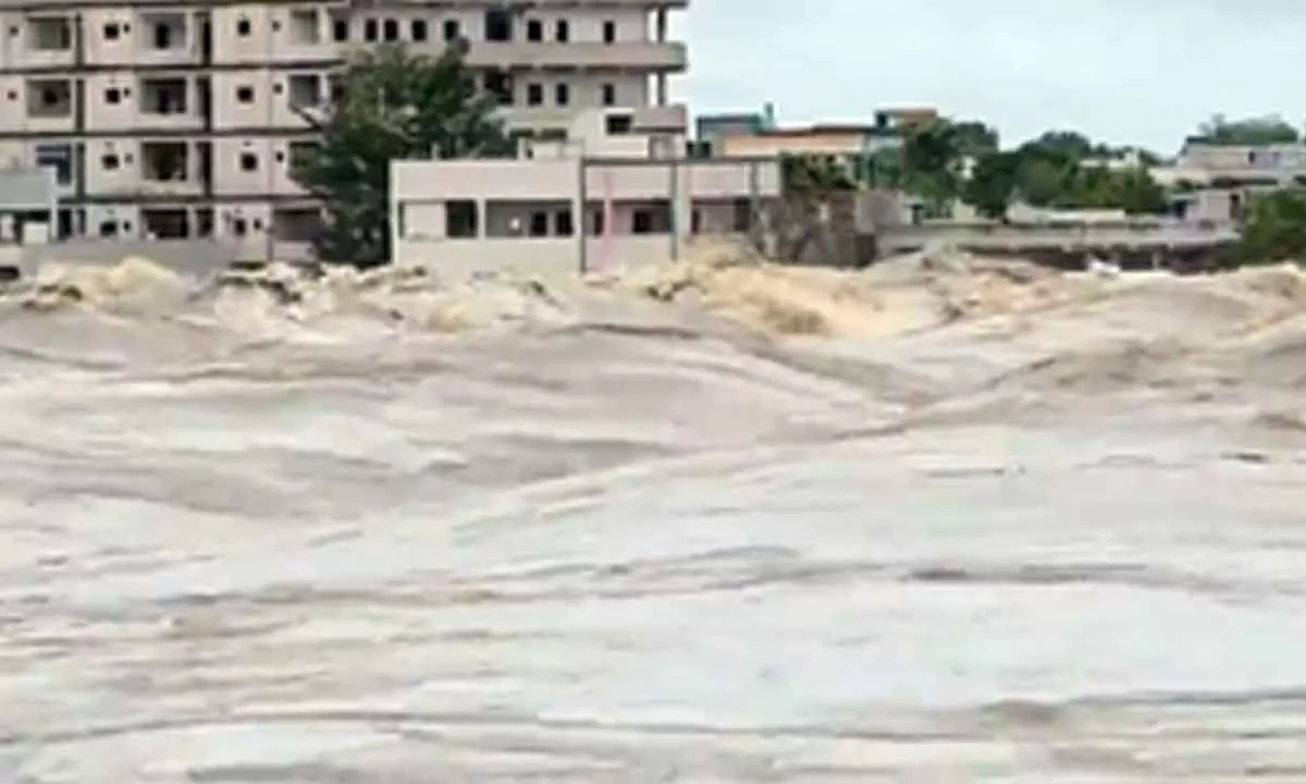 Fresh flood alert in Telangana as Munneru River crosses danger mark