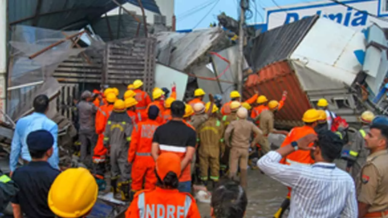 Lucknow tragedy: Government sets up three-member panel to probe building collapse