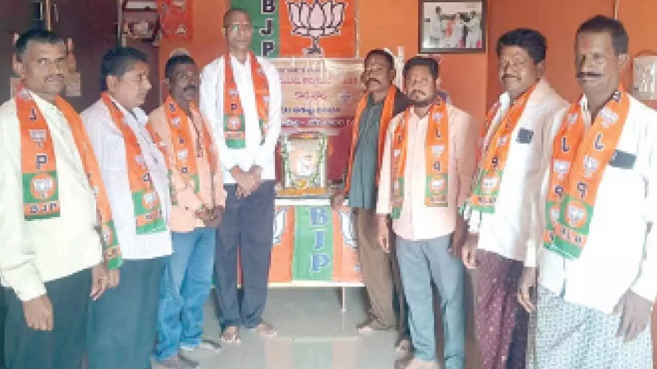 BJP pays glowing tributes to Kaloji