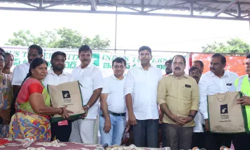 Indus Towers distributes 1000 relief kits to flood-affected communities in Andhra Pradesh