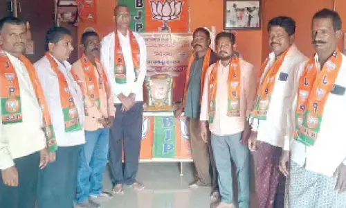 BJP pays glowing tributes to Kaloji