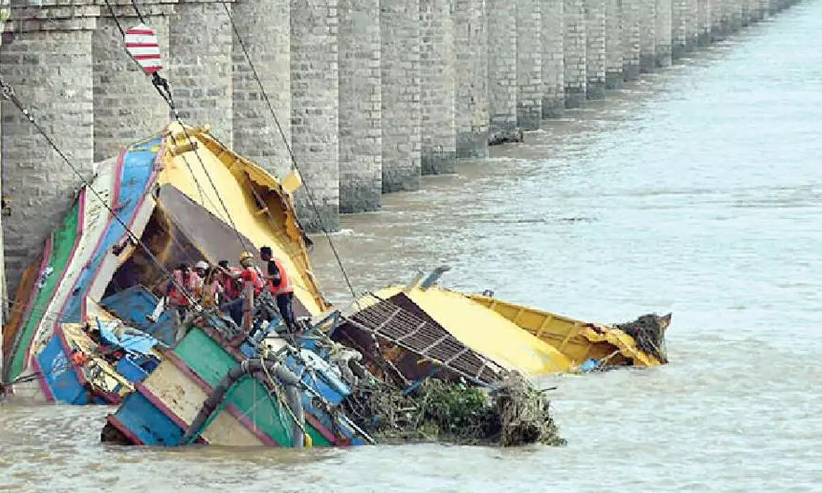 Removal of boats begins at Prakasam barrage