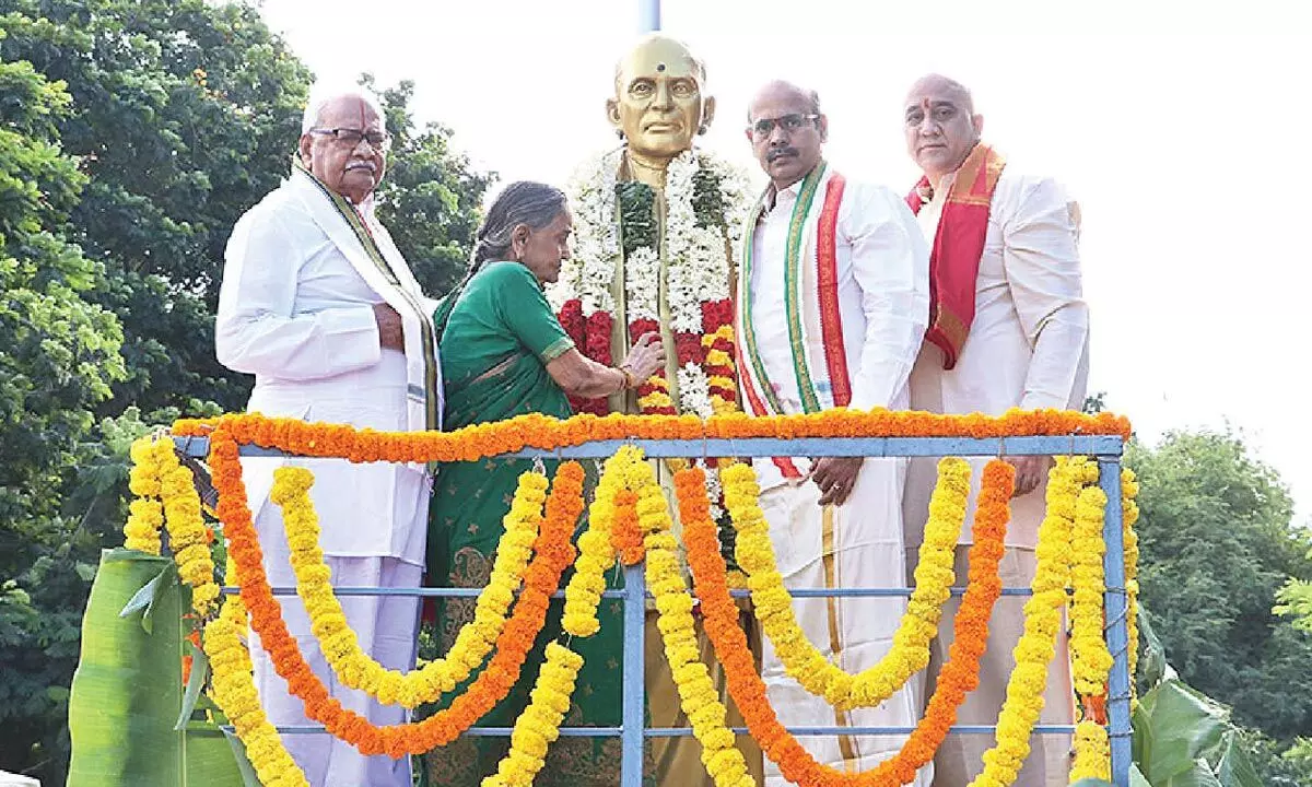 Scholars pay rich tributes to Sadhu Subrahmanya Sastry on his death anniv